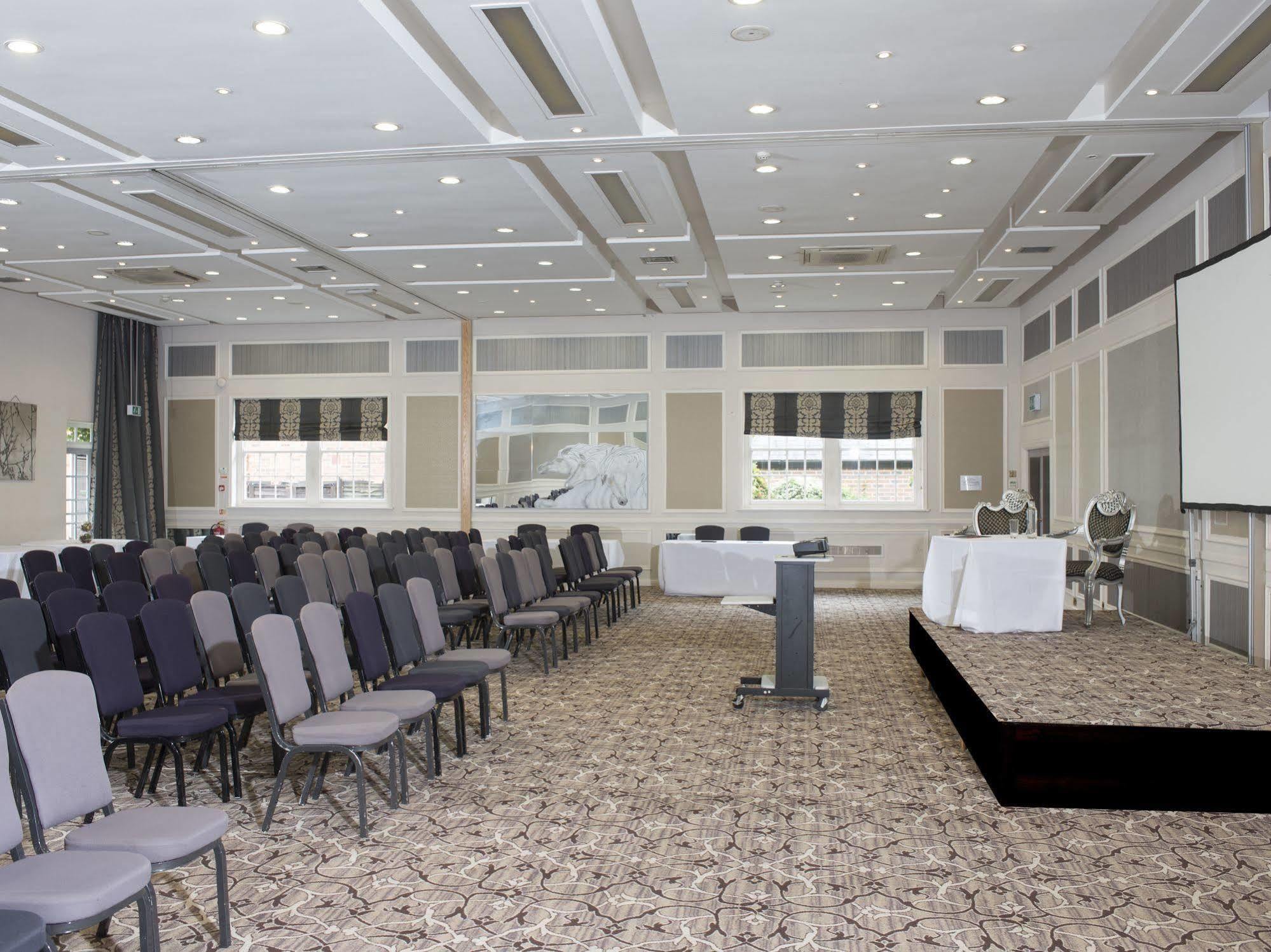 טאים The Spread Eagle Hotel מראה חיצוני תמונה